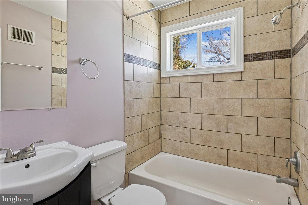 2551 Colebrooke Drive photo 17