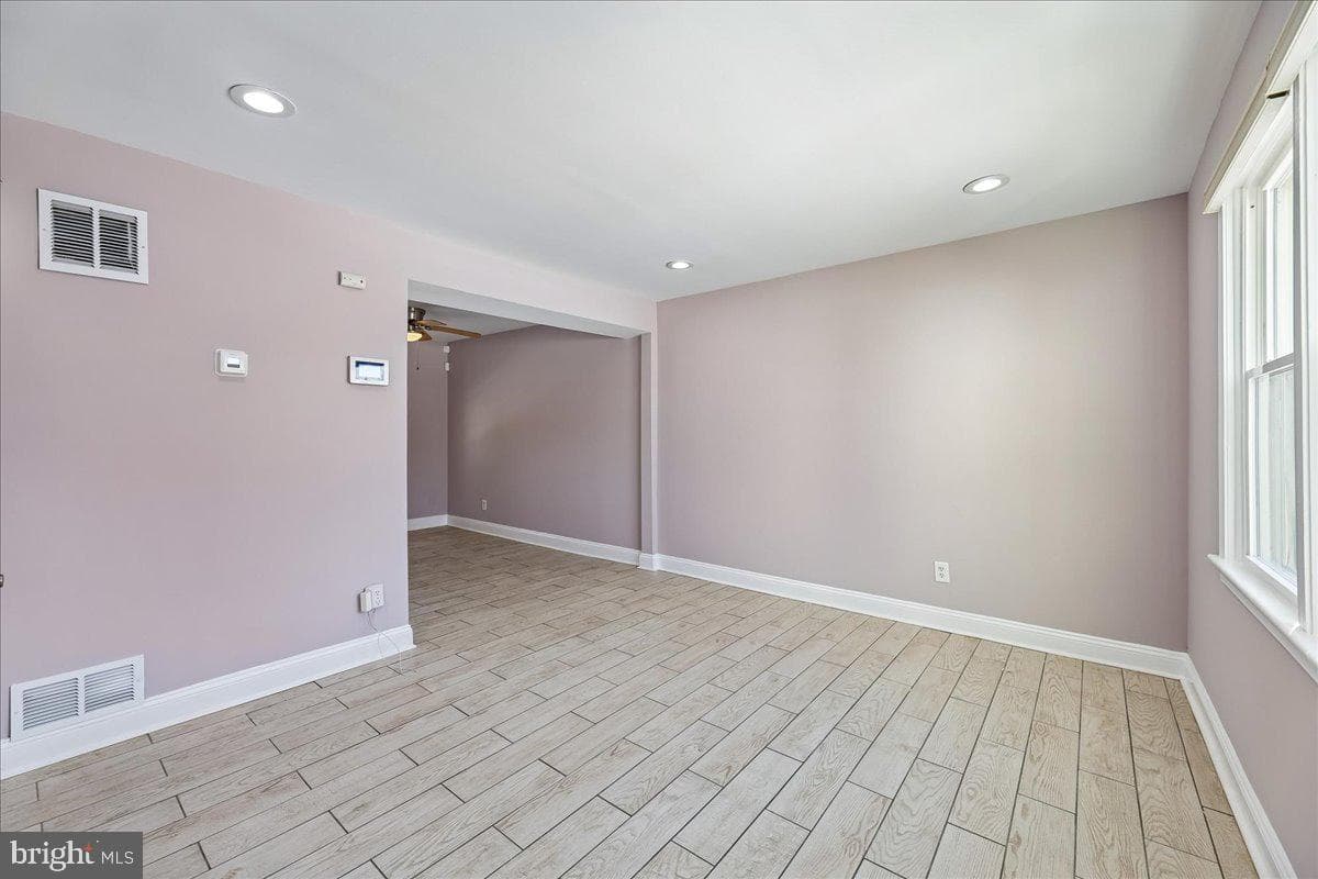 2551 Colebrooke Drive photo 2