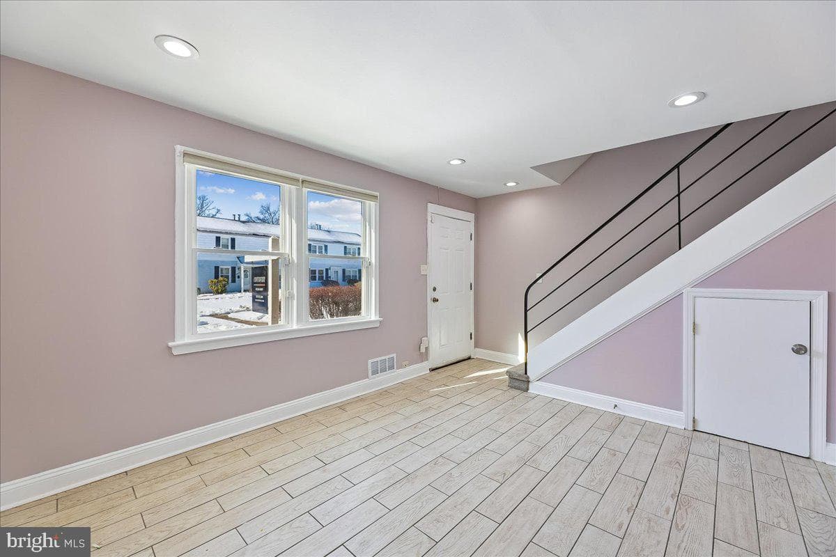 2551 Colebrooke Drive photo 3