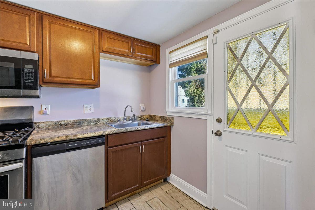 2551 Colebrooke Drive photo 7