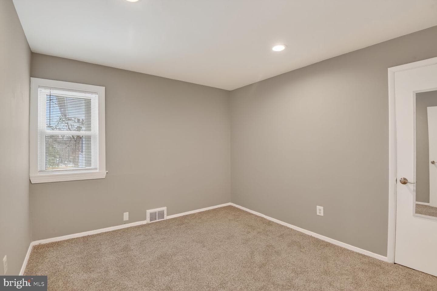 6515 Parkway Court photo 10