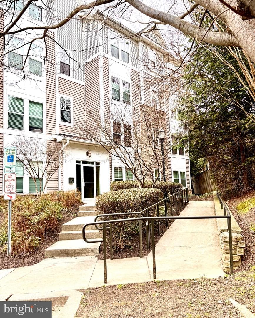 1301 Karen Boulevard #201 photo 3