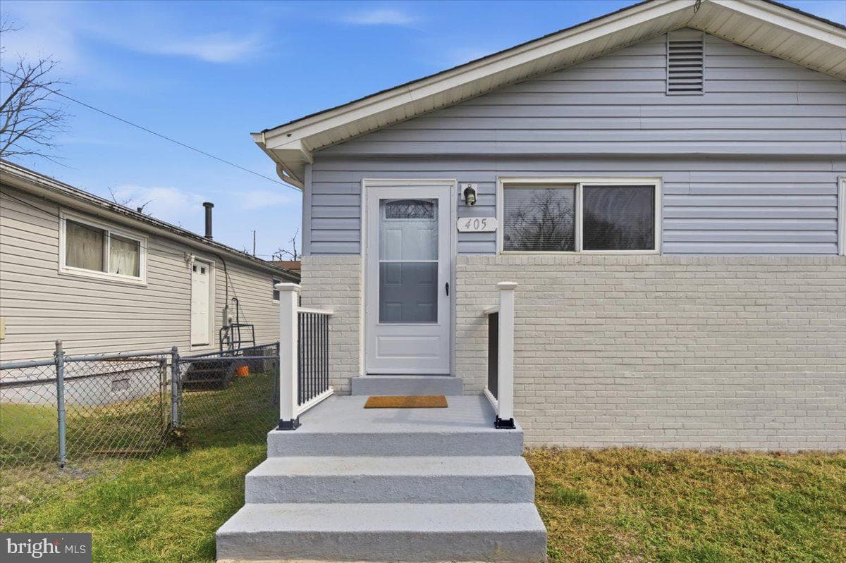 405 Birchleaf Avenue photo 4