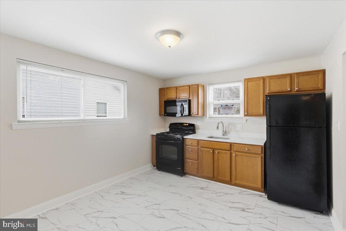 405 Birchleaf Avenue photo 9