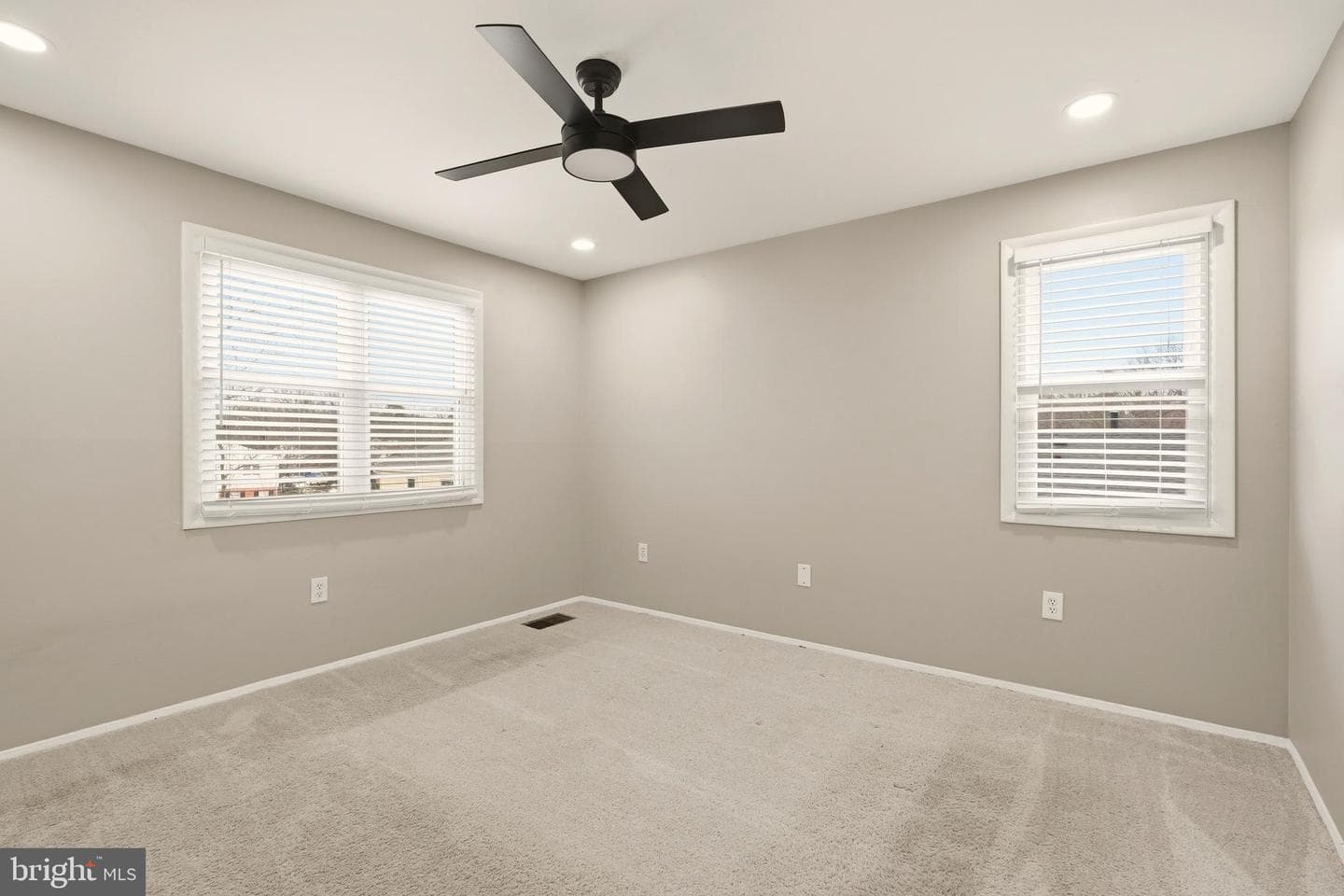 7712 Erica Lane photo 15