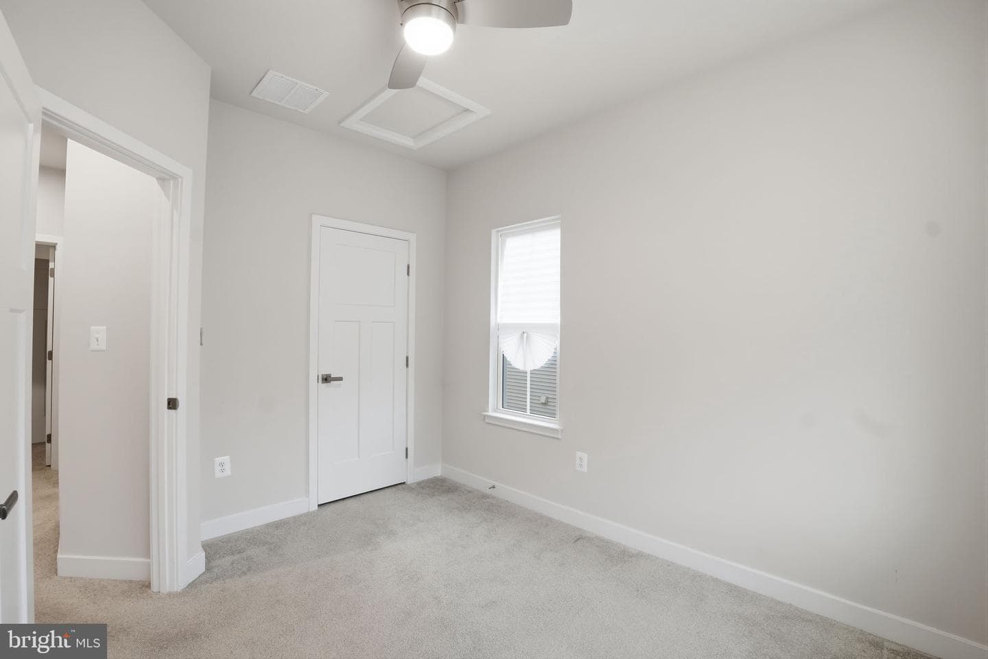 8437 Hamlin Street photo 20
