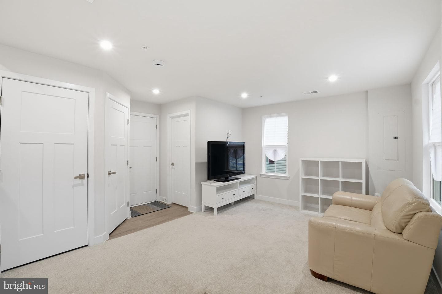 8437 Hamlin Street photo 26
