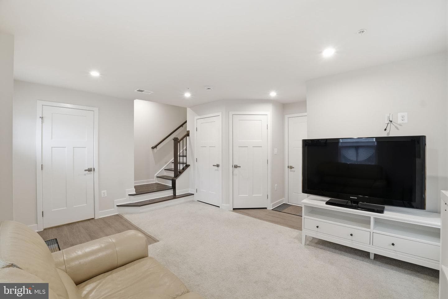 8437 Hamlin Street photo 29