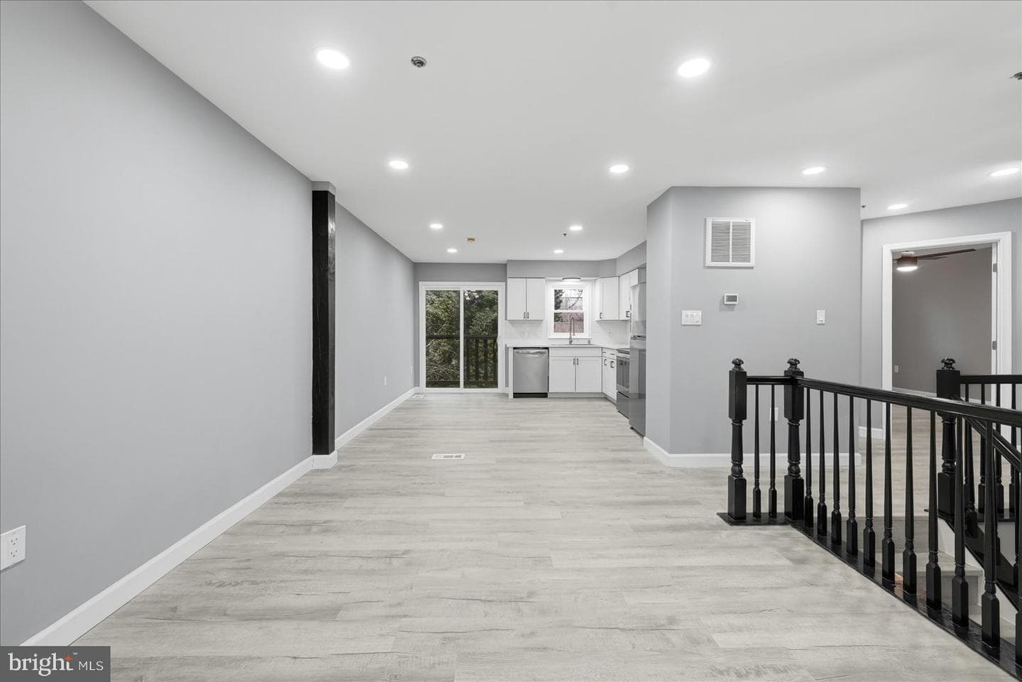 6915 Adel Street photo 6