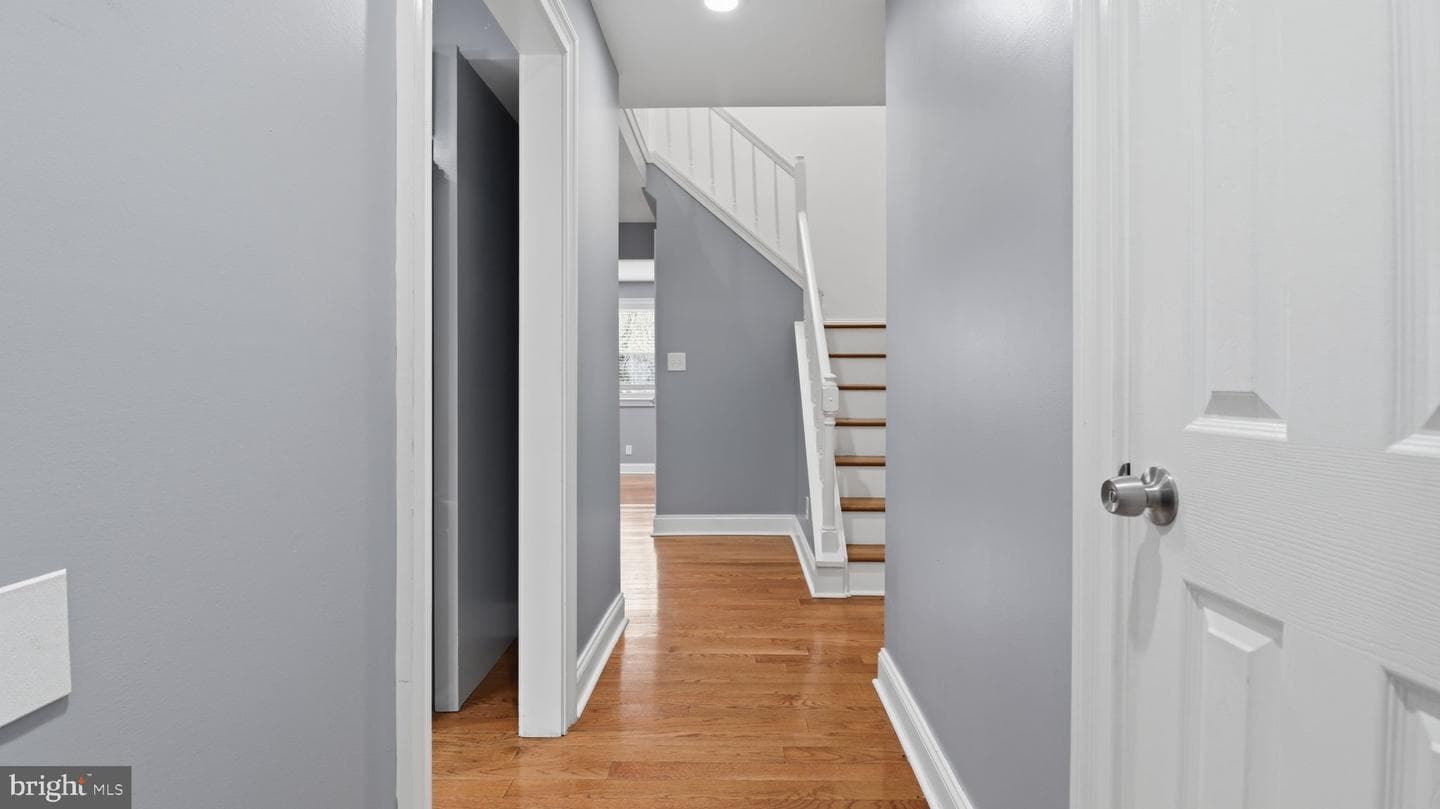 2911 North Grv photo 1