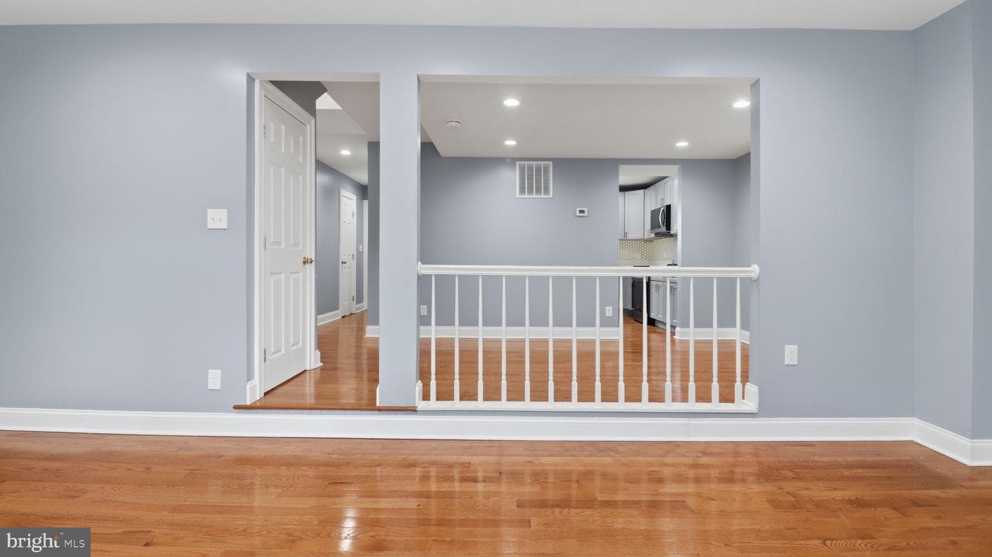 2911 North Grv photo 20