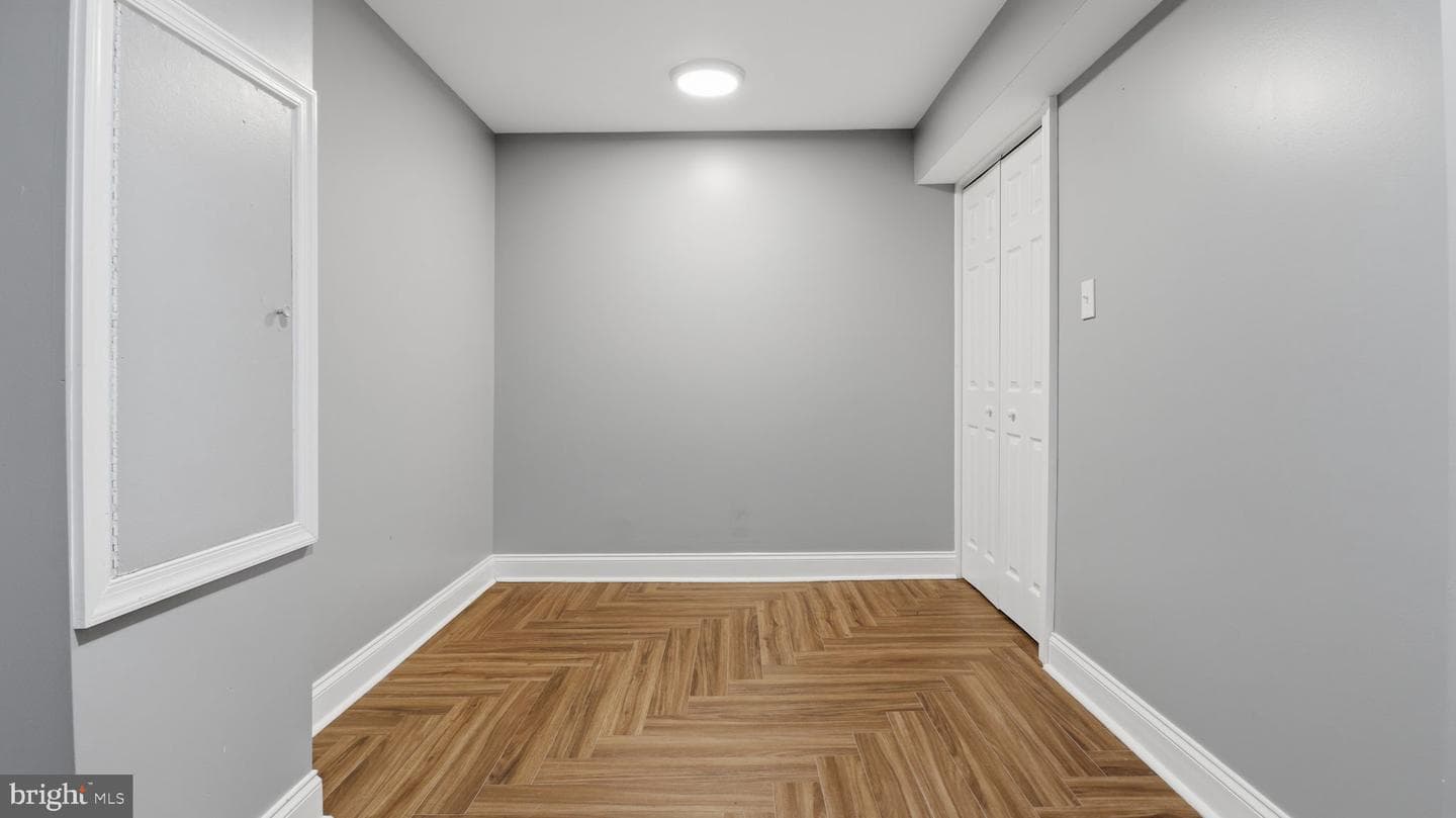 2911 North Grv photo 24