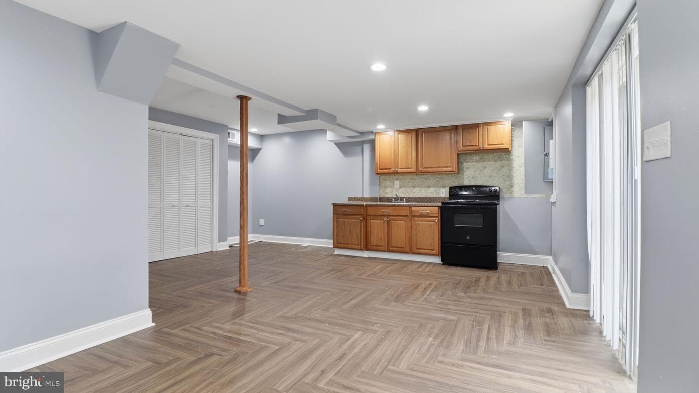 2911 North Grv photo 29