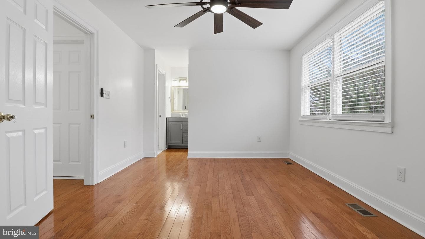 2911 North Grv photo 35