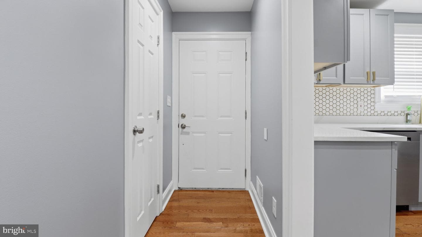 2911 North Grv photo 5