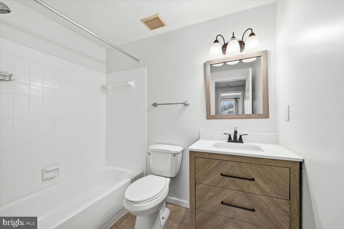 8624 Irvin Avenue photo 10