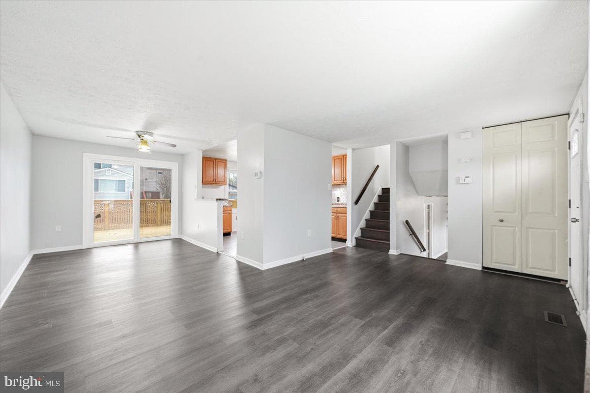 8624 Irvin Avenue photo 3