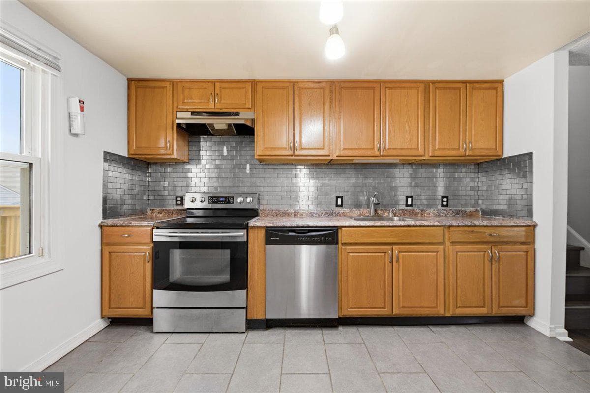 8624 Irvin Avenue photo 9