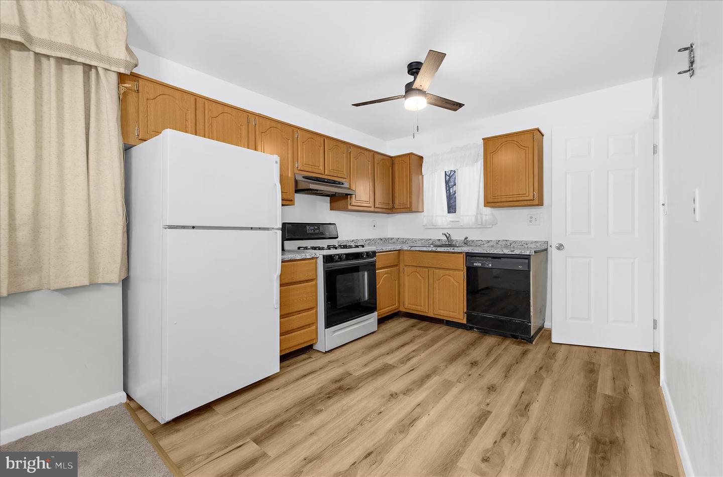 8611 Girard Street photo 12