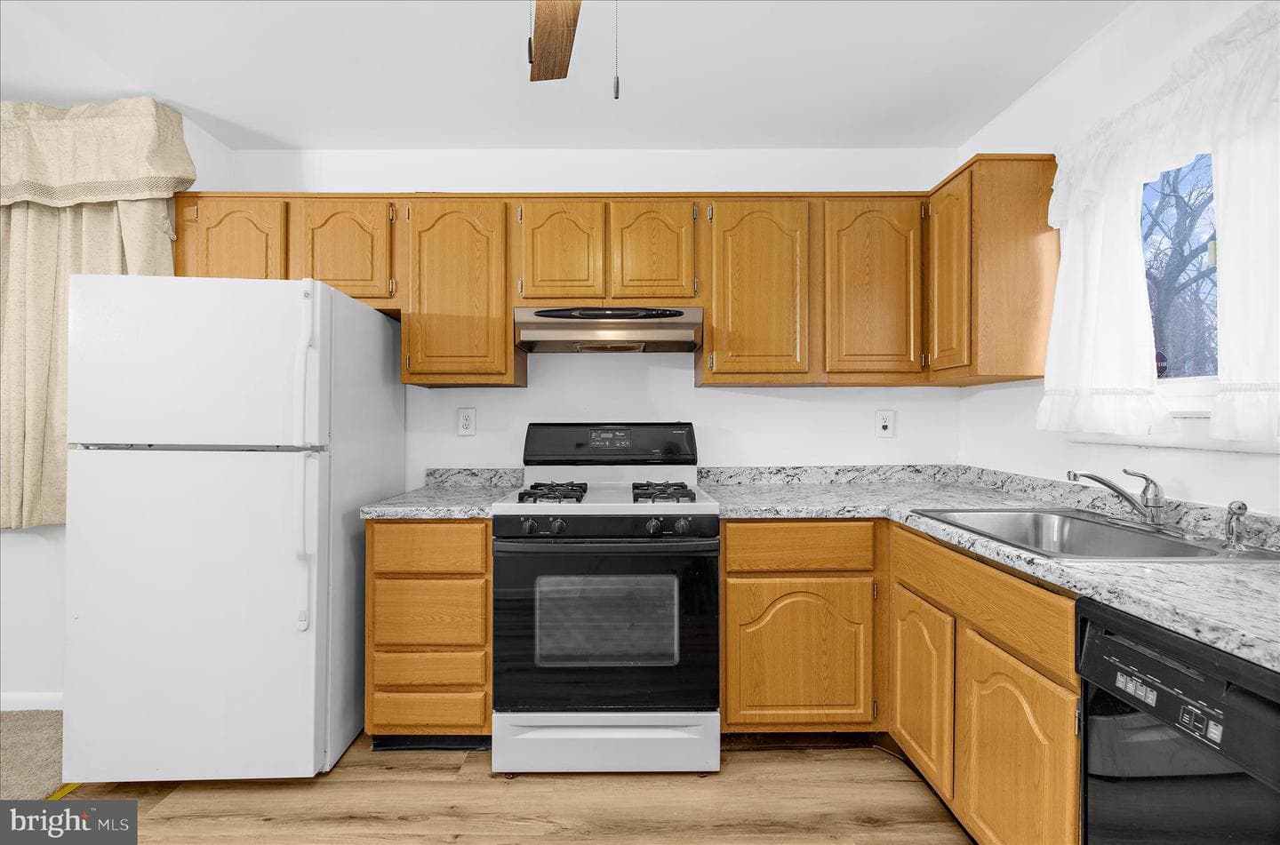 8611 Girard Street photo 13