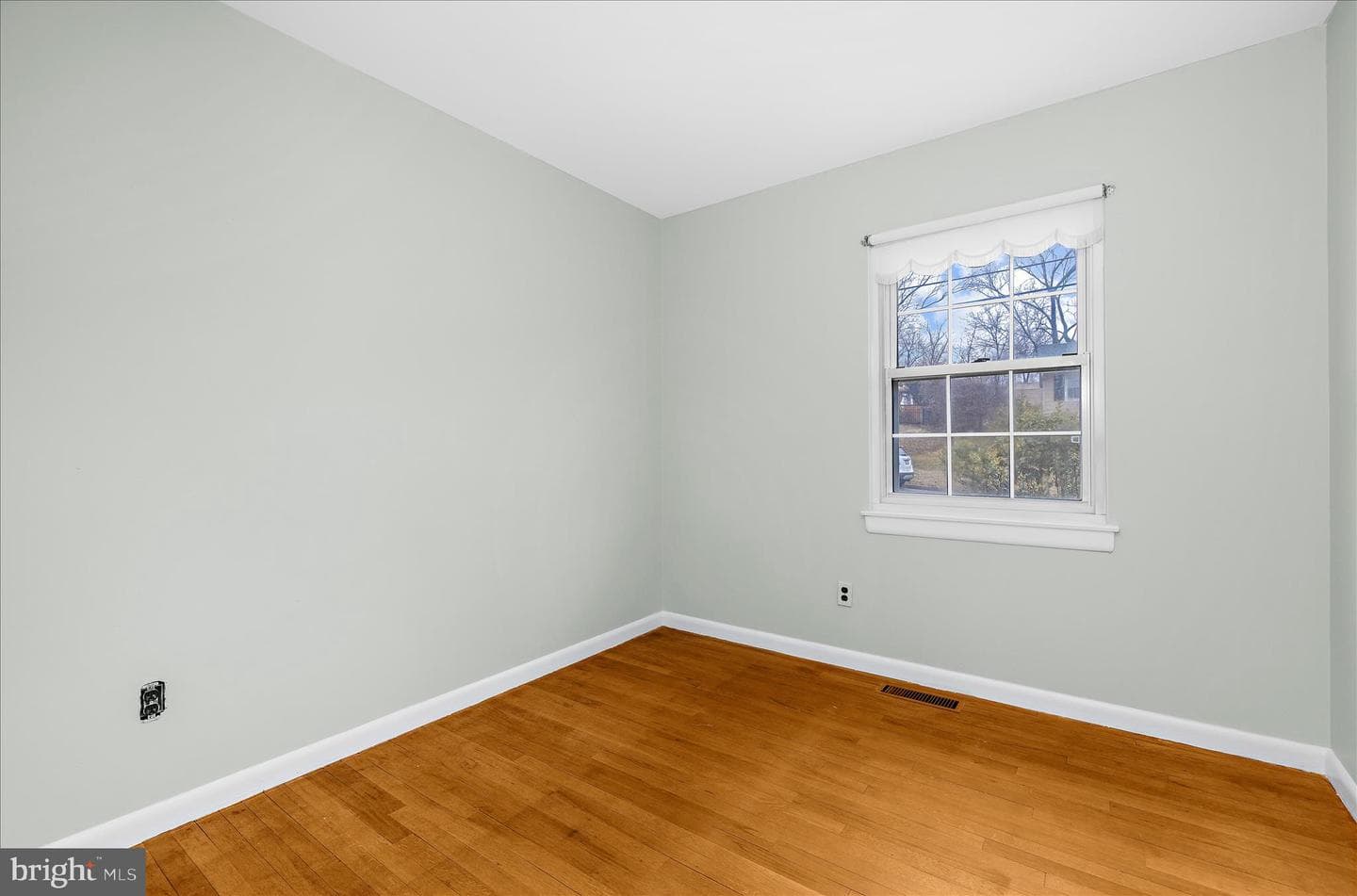 8611 Girard Street photo 14
