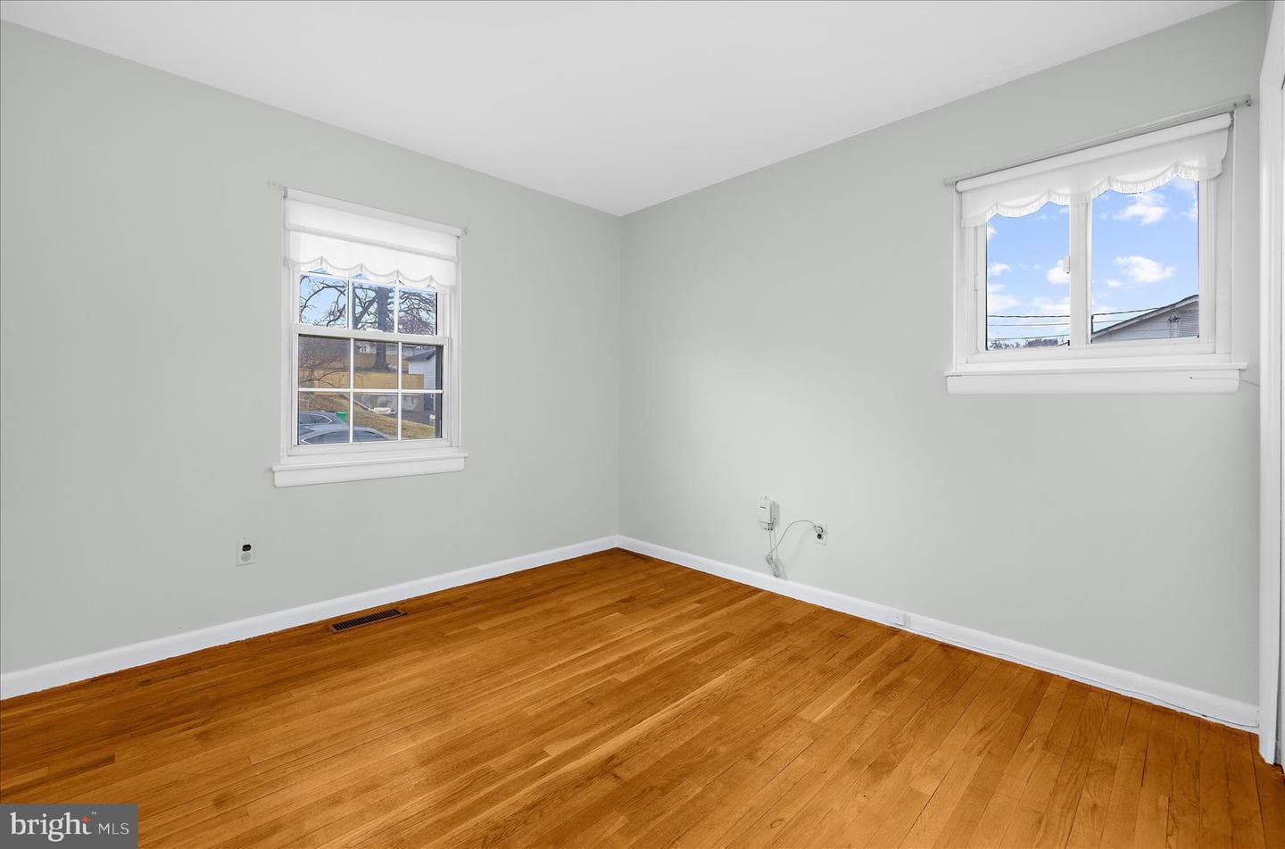 8611 Girard Street photo 19