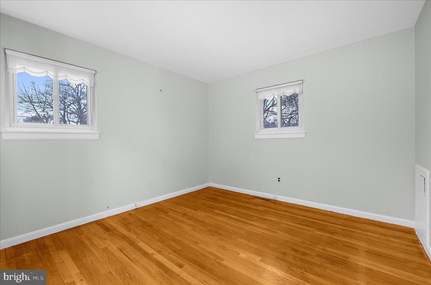 8611 Girard Street photo 21