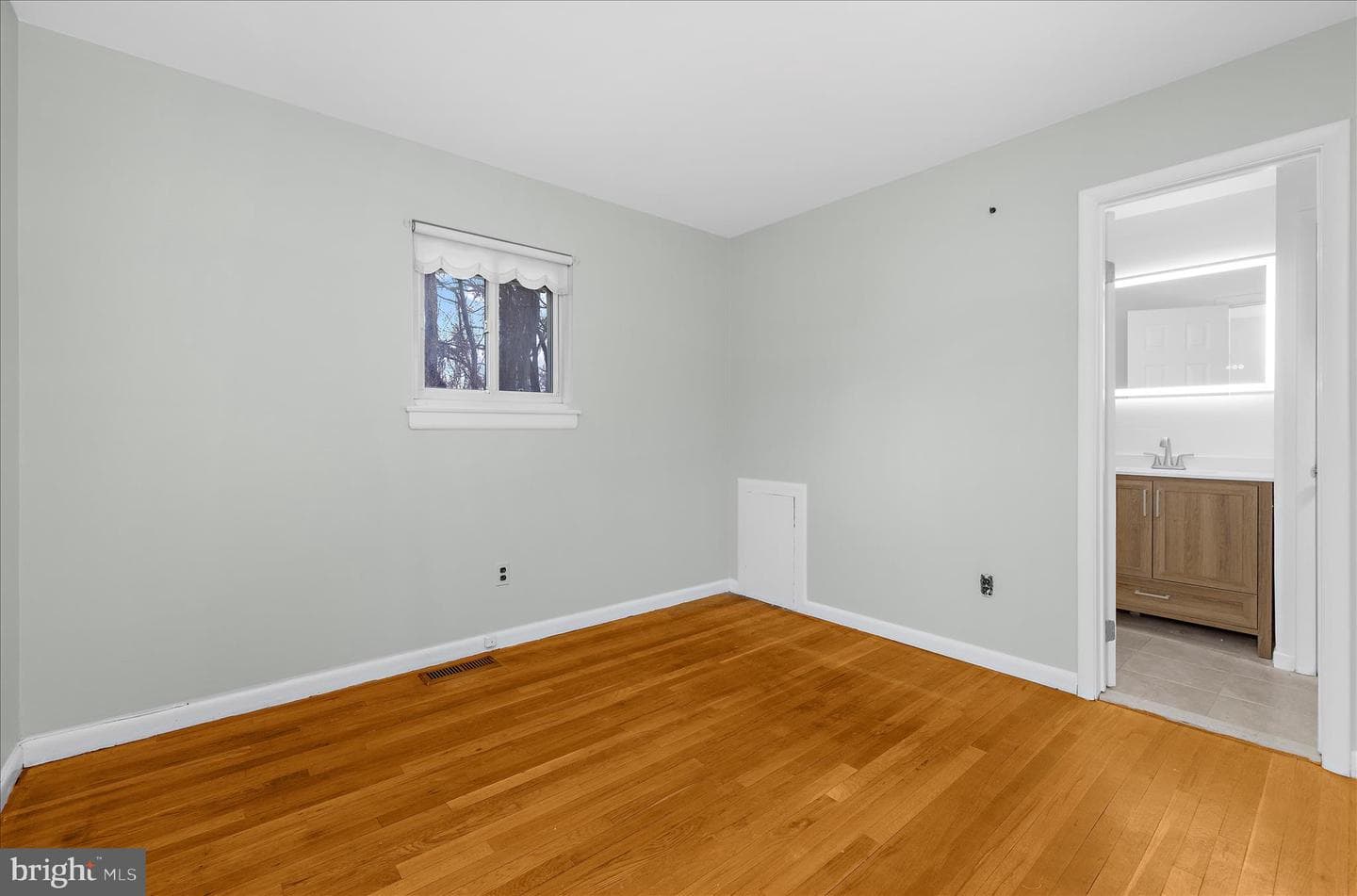 8611 Girard Street photo 23