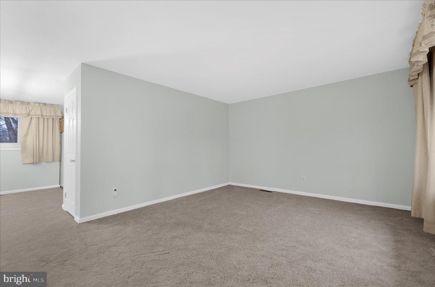 8611 Girard Street photo 6