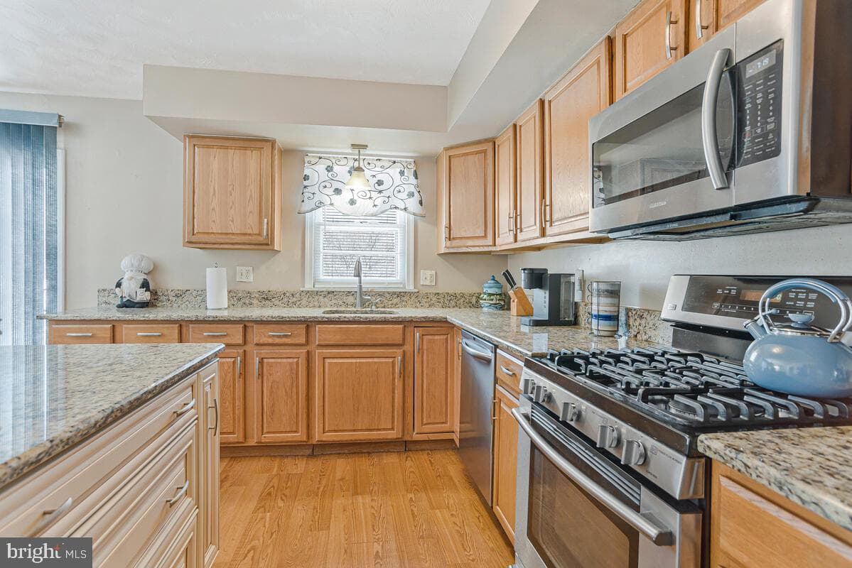 9012 Phyllis Drive photo 10