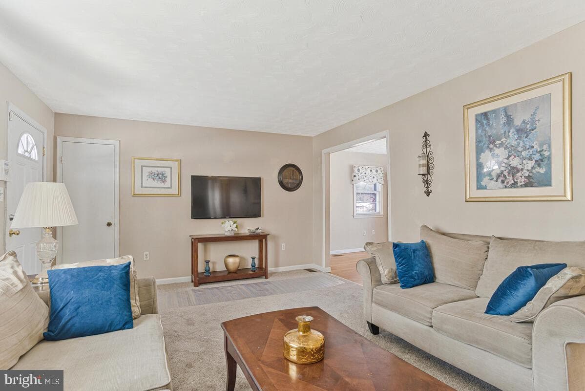 9012 Phyllis Drive photo 7