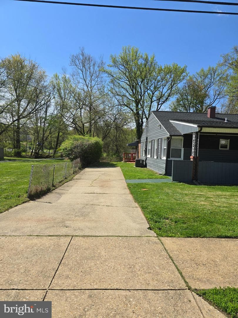 7627 Greenleaf Road photo 10