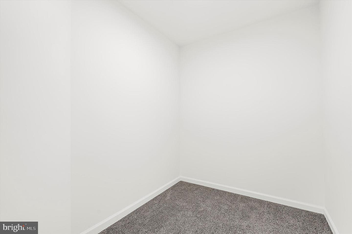 604 Elfin Avenue photo 35