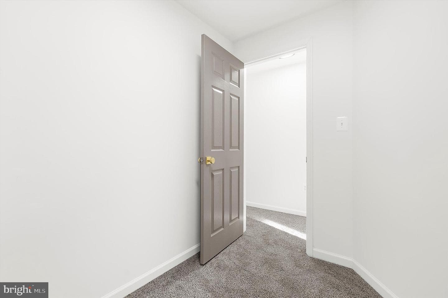 604 Elfin Avenue photo 36