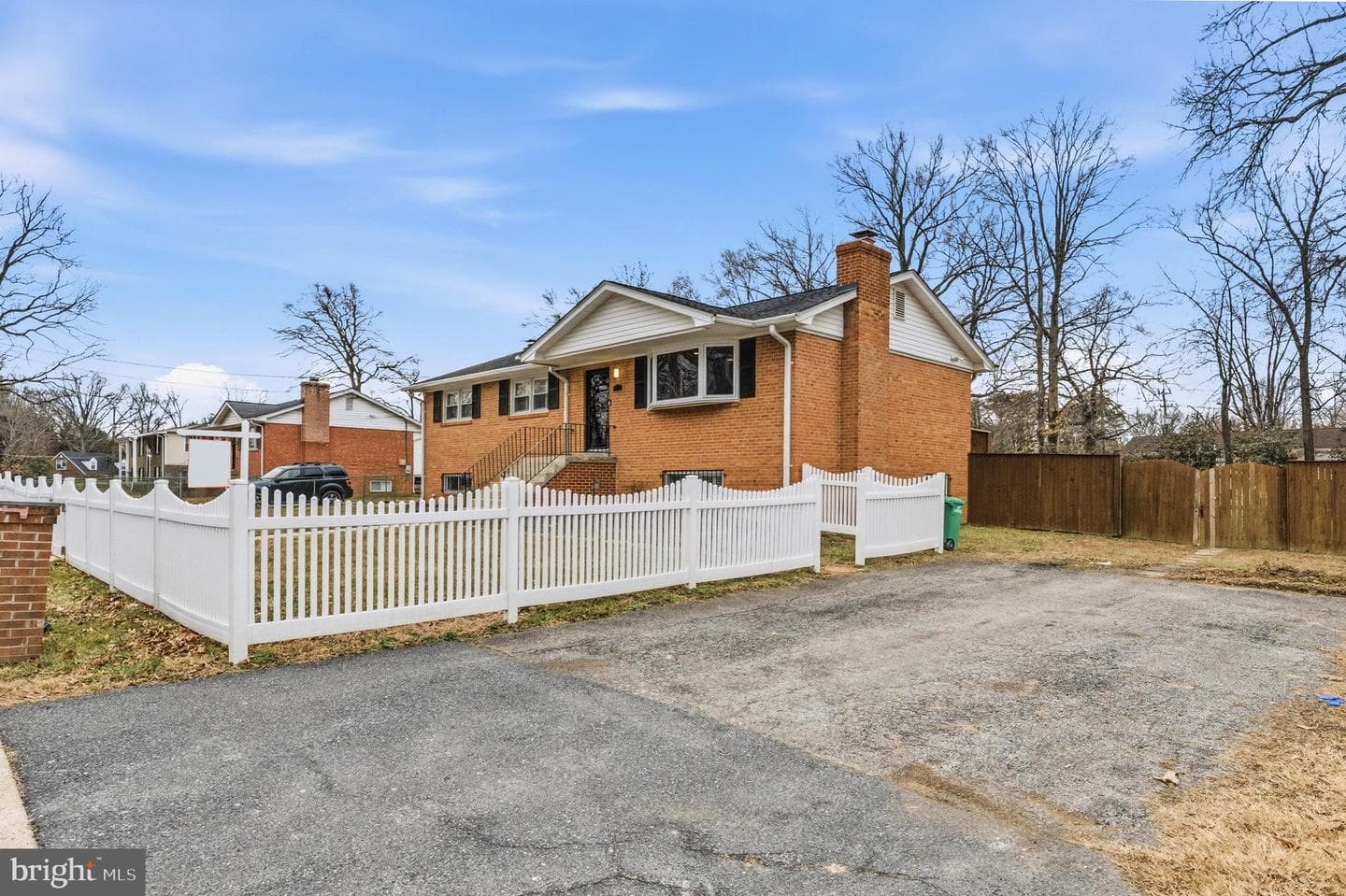 4303 Skyline Drive photo 2