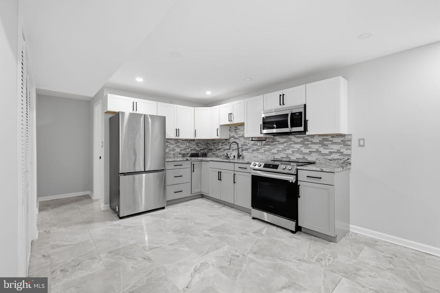 1811 Iverson Street photo 5