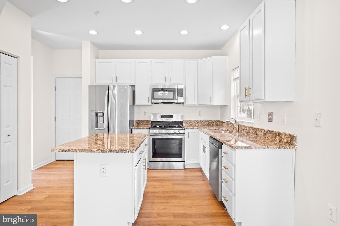 9602 Stuart Lane photo 15