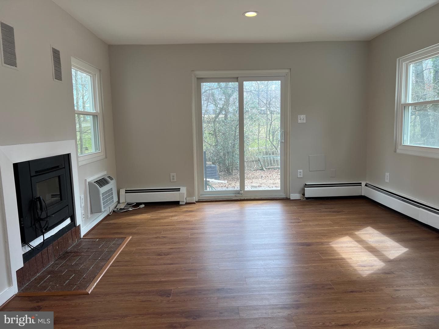 8 Lakeside Drive photo 10