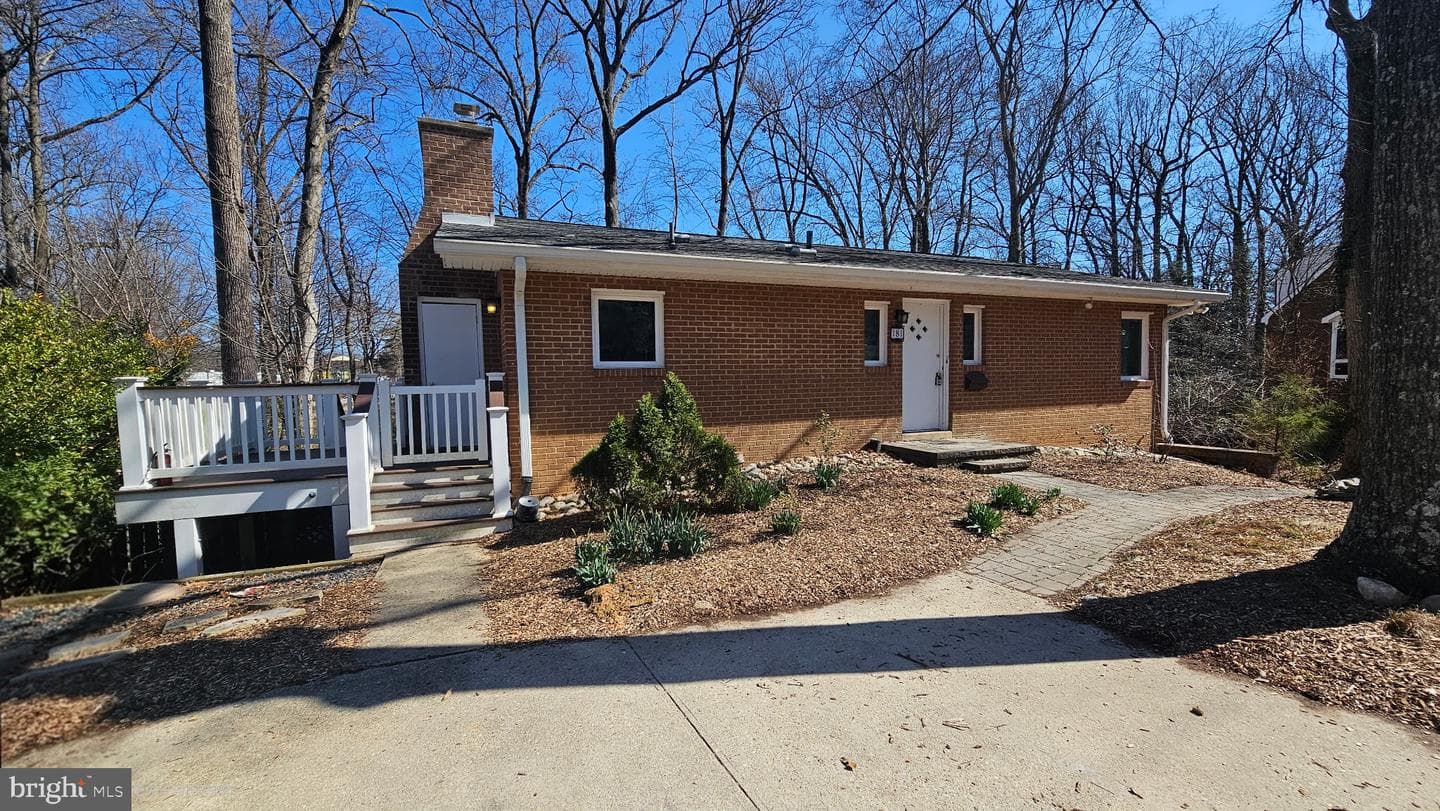 8 Lakeside Drive photo 2