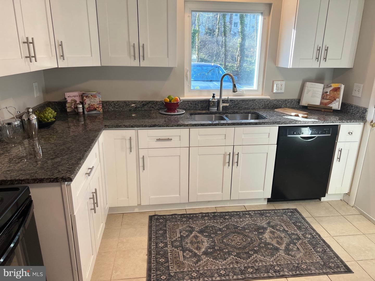 8 Lakeside Drive photo 3