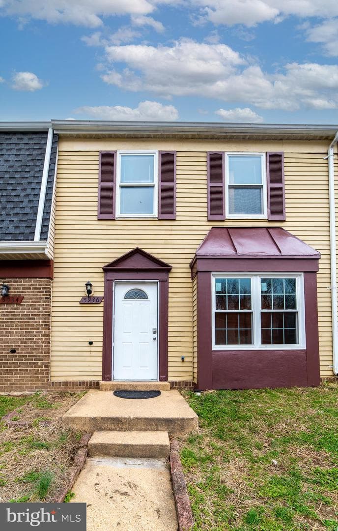 5936 Applegarth Place photo 2
