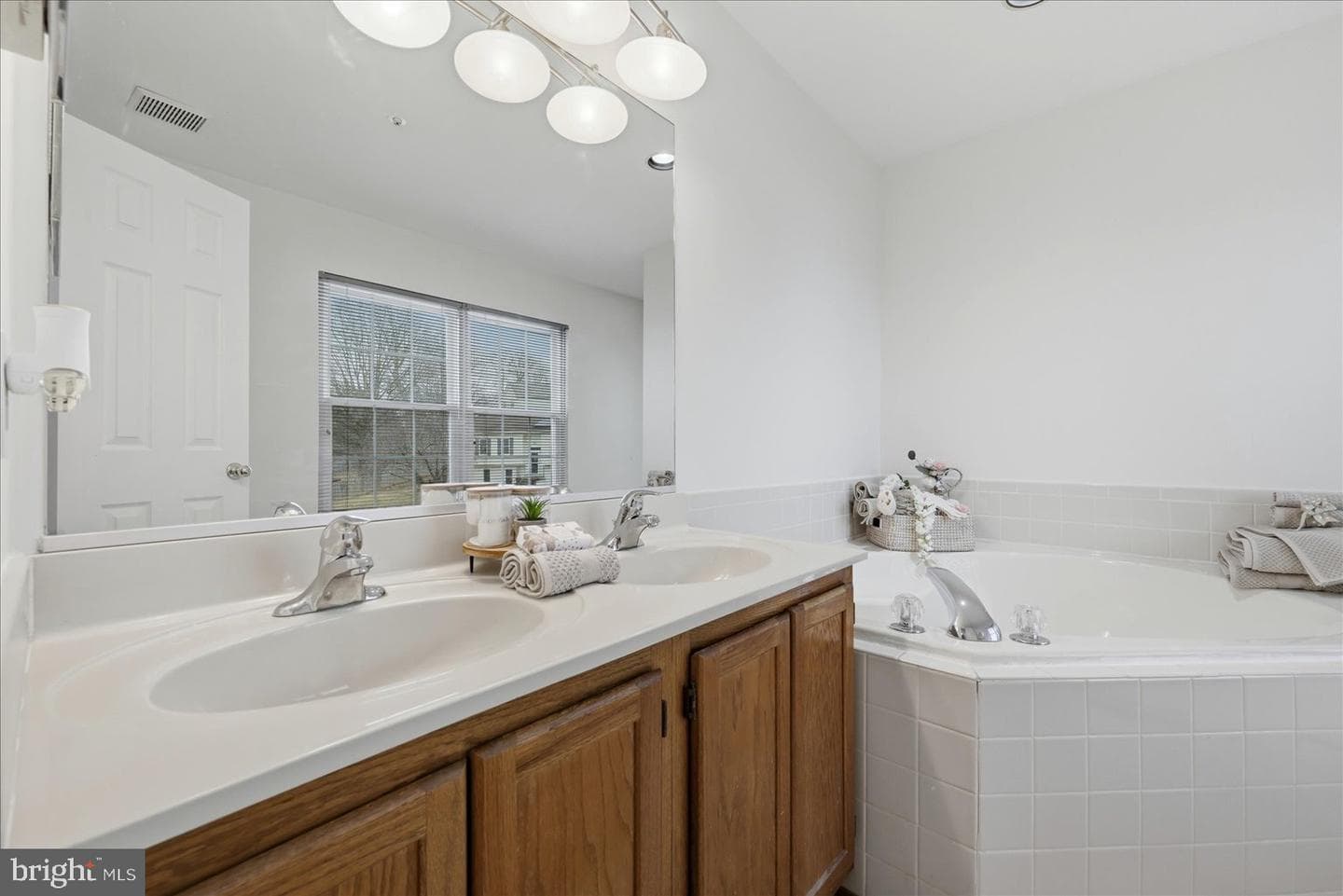 814 Buckmaster Lane photo 10