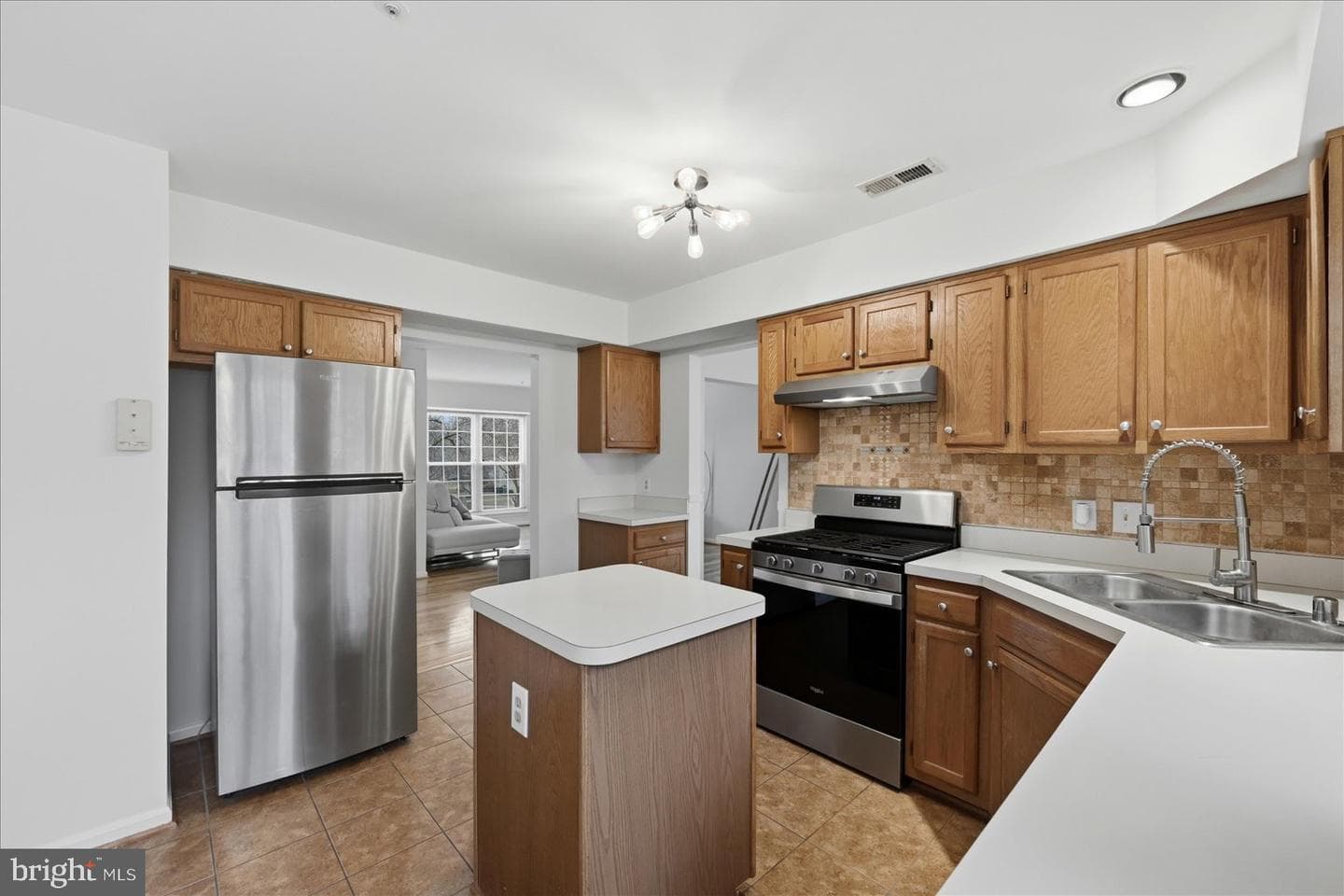 814 Buckmaster Lane photo 4