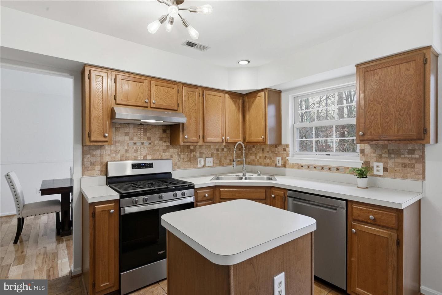 814 Buckmaster Lane photo 6