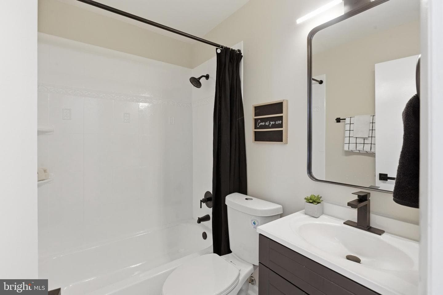 2102 Trafalgar Drive photo 14