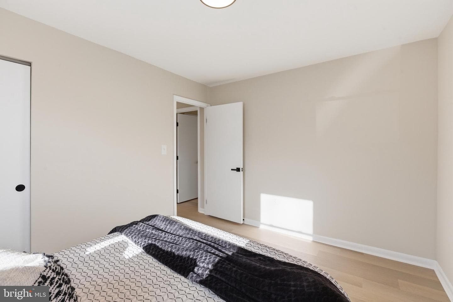 2102 Trafalgar Drive photo 21