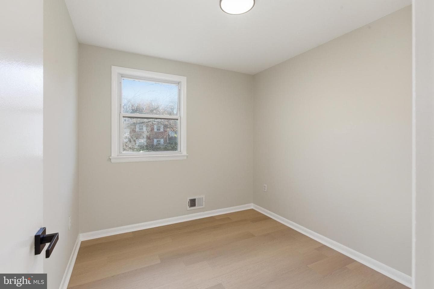 2102 Trafalgar Drive photo 22