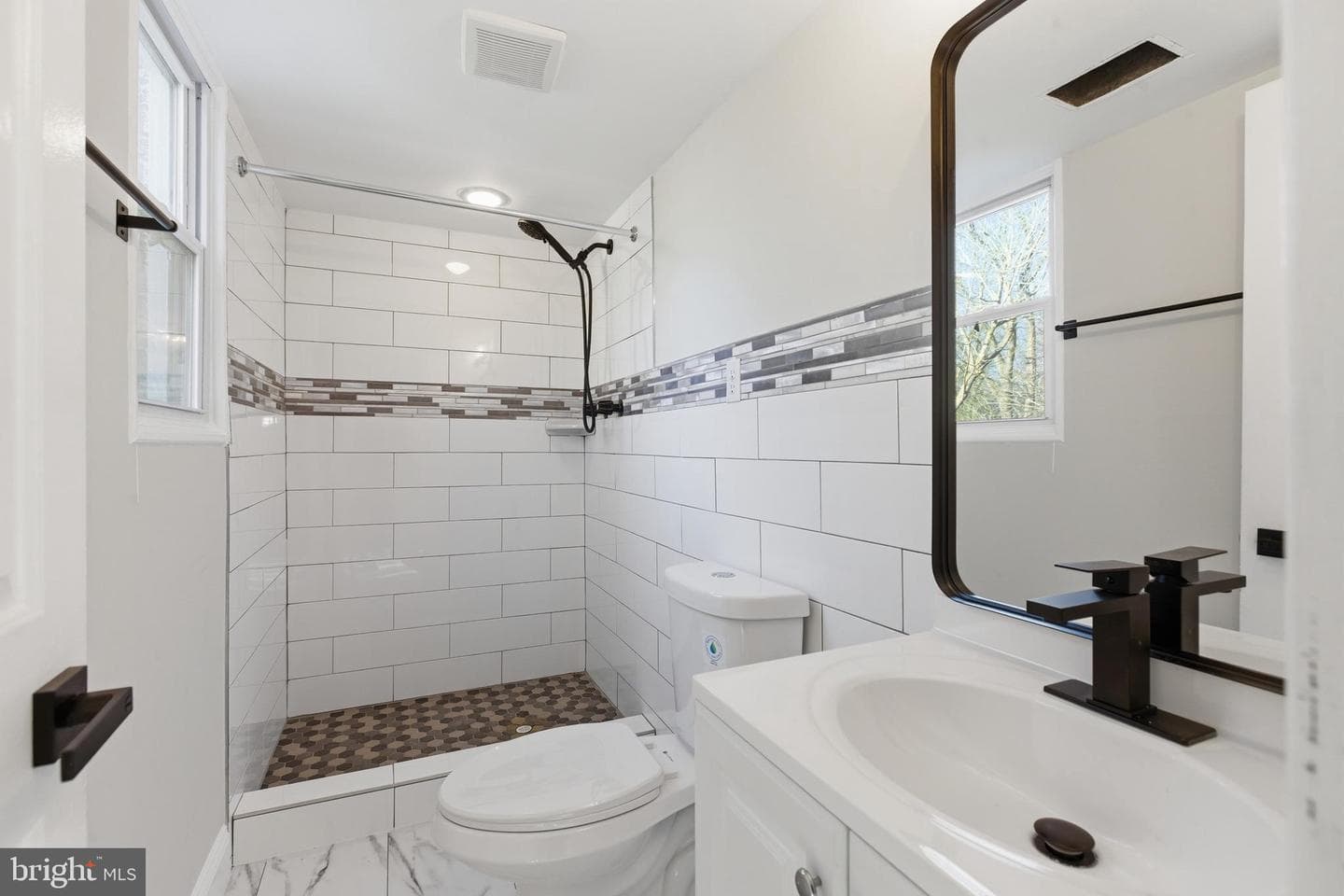 2102 Trafalgar Drive photo 28