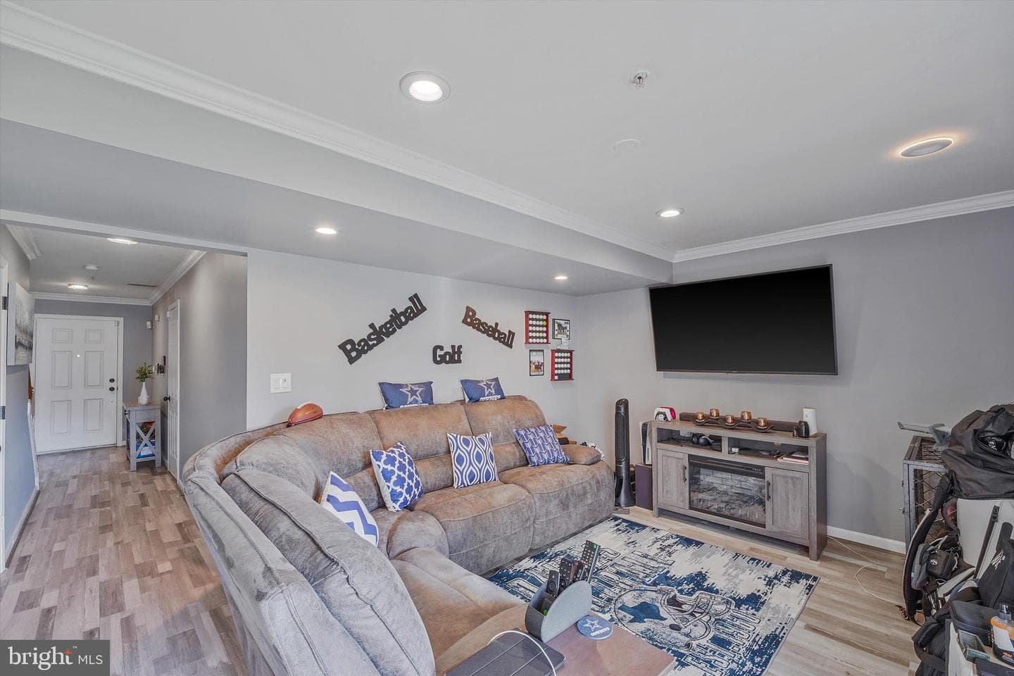 9619 Woodyard Circle photo 3