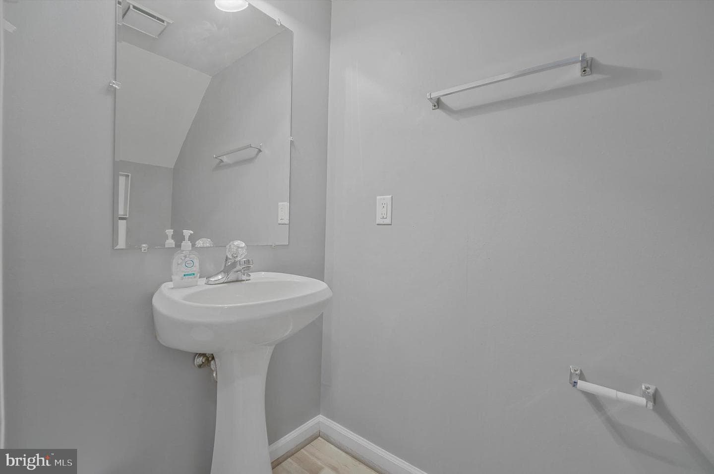 9619 Woodyard Circle photo 7